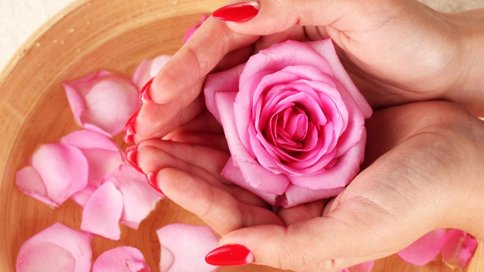 Sensual Nuru Tantric Massage by a traveling model Annie Rose